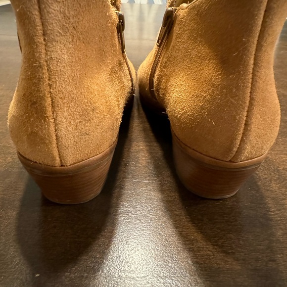 Jack Rogers Peyton  Side Zip Ankle Boots Booties
Oak Tan Size 7.5 - Picture 7 of 7